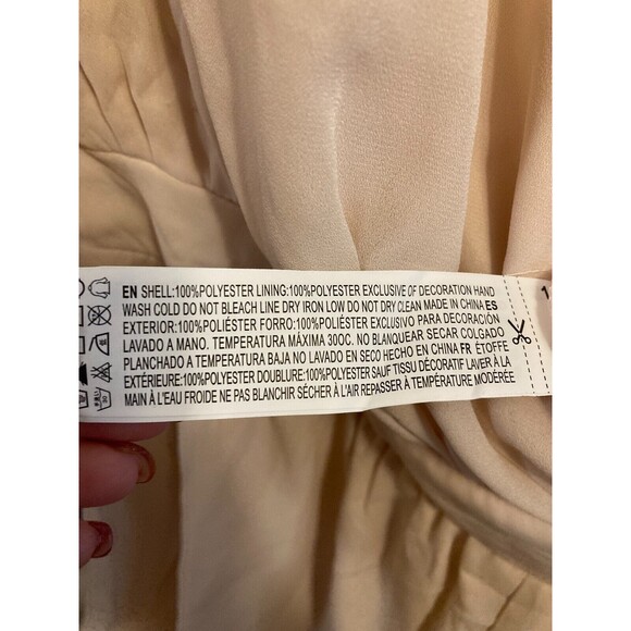 Forever 21 Women’s Romper Peach Long Sleeve Sequins Keyhole Back Small NWT - Picture 14 of 16